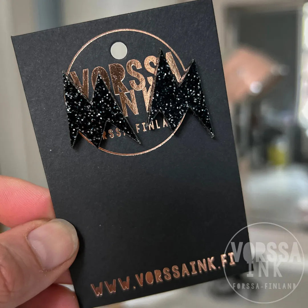 Maija Vilkkumaa korvikset | Vorssa Ink